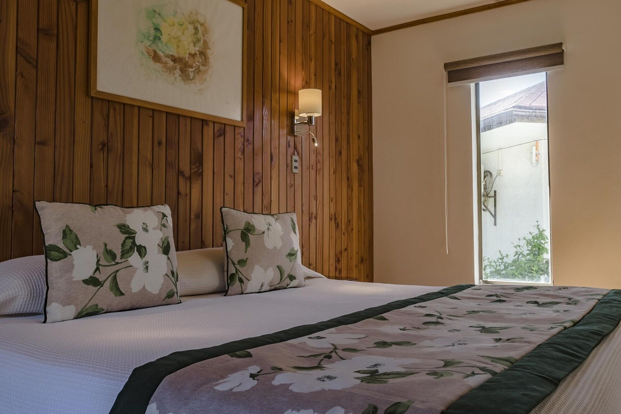 Hotel Taha Tai Hanga Roa Esterno foto