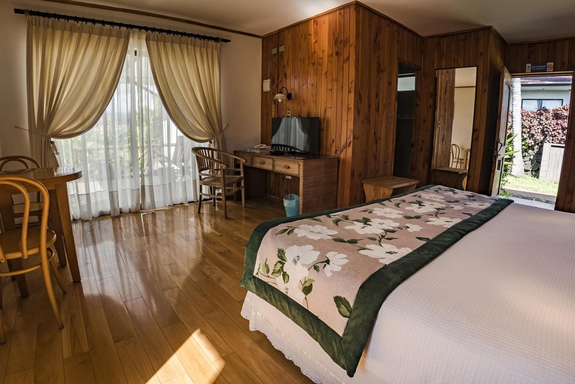 Hotel Taha Tai Hanga Roa Esterno foto