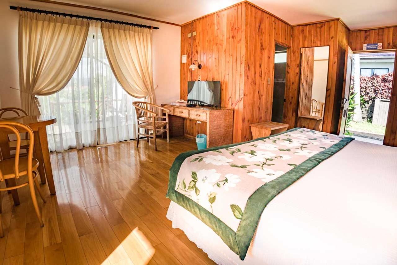 Hotel Taha Tai Hanga Roa Esterno foto