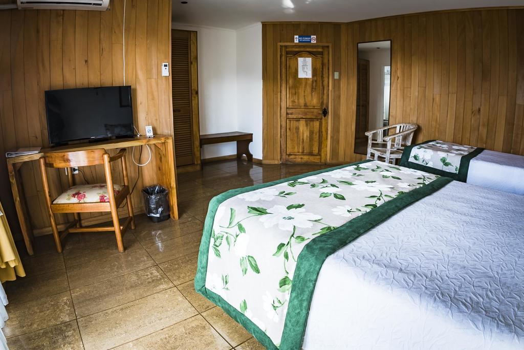 Hotel Taha Tai Hanga Roa Esterno foto